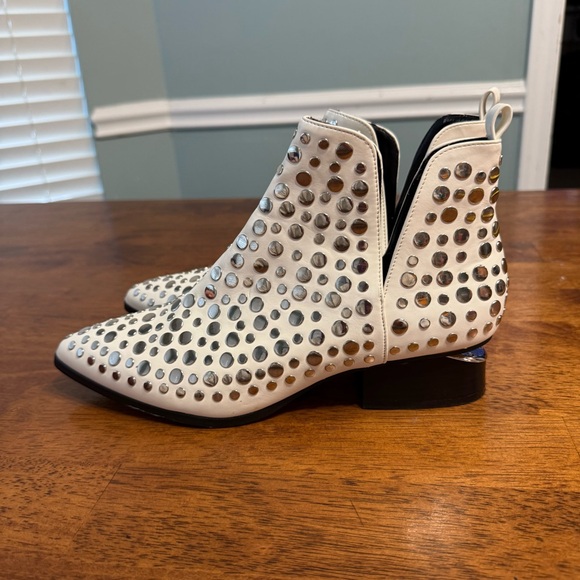 Steven Steve Madden Renata White Studded Ankle Booties size 9 festival - Picture 6 of 12